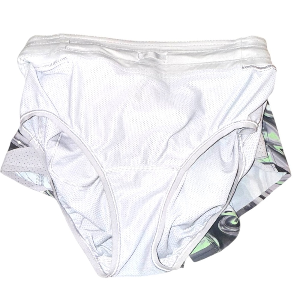 Lululemon Hotty Hot High-Rise Short 4" *Special Edition - Picture 5 of 9